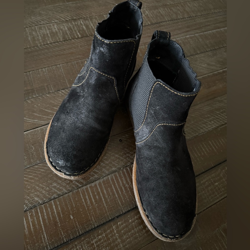 Born
Women
Boots